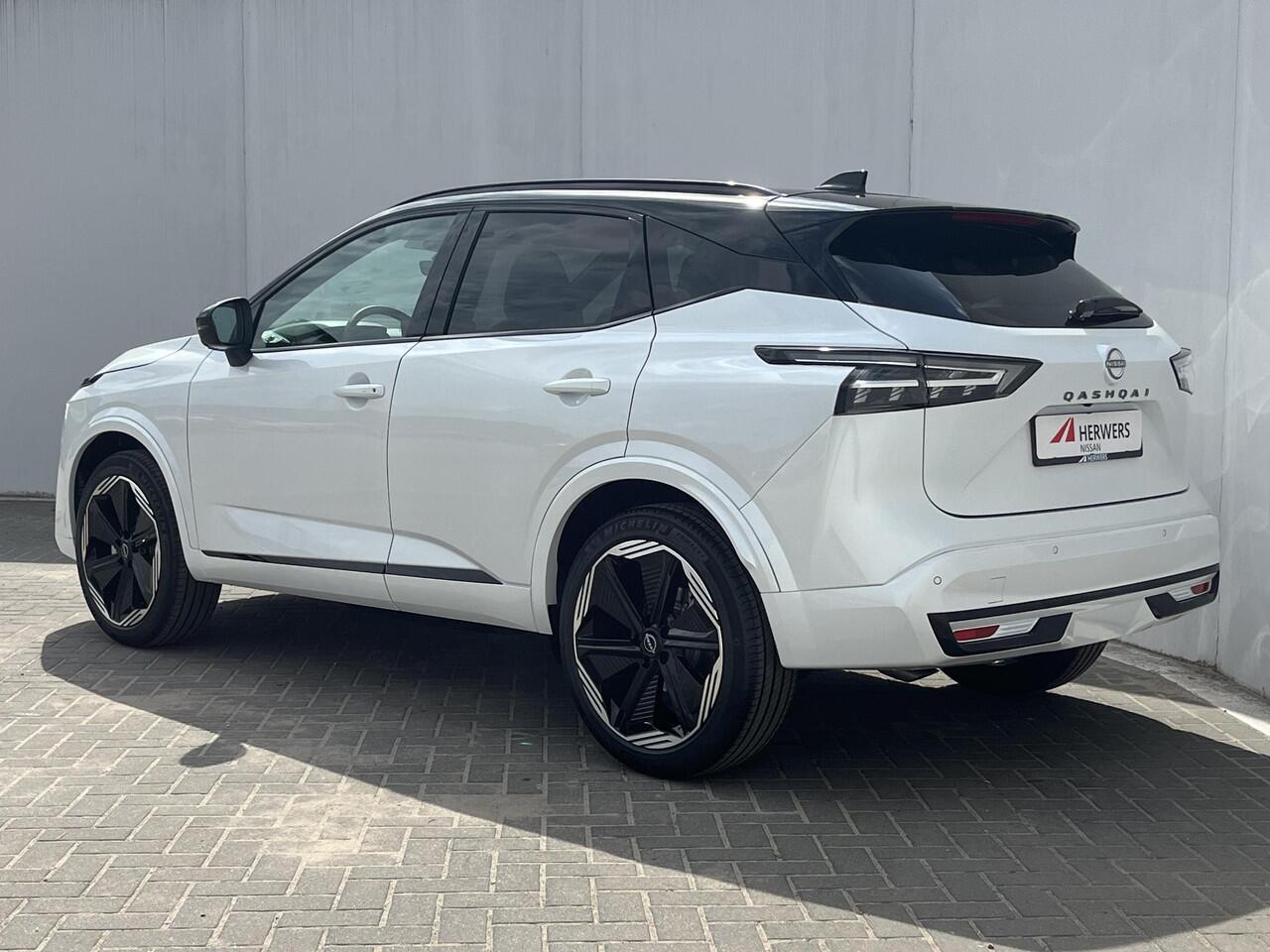 Nissan QASHQAI 1.3 MHEV Xtronic N-Design Automaat / ¤4.000,- Nissan Voorraadvoordeel / NIEUW uit voorraad leverbaar! / Panoramadak / Googlemaps Navigatie / 360° Camera / Stuur- en Stoelverwarming voor / Voorruit Verwarming / Adaptieve Cruise Control / Climate Control / 