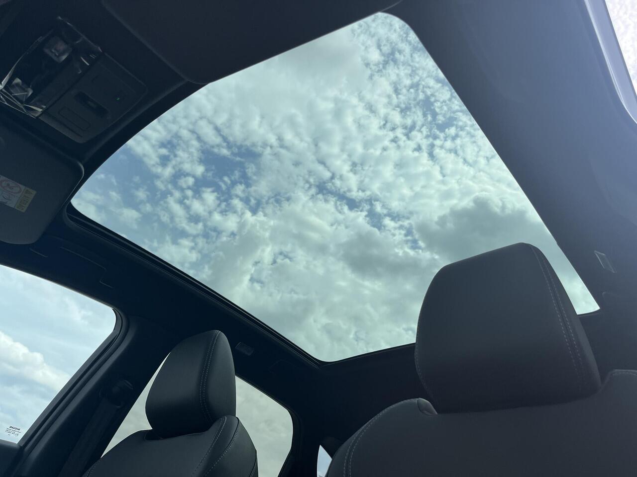 Nissan QASHQAI 1.3 MHEV Xtronic N-Design Automaat / ¤4.000,- Nissan Voorraadvoordeel / NIEUW uit voorraad leverbaar! / Panoramadak / Googlemaps Navigatie / 360° Camera / Stuur- en Stoelverwarming voor / Voorruit Verwarming / Adaptieve Cruise Control / Climate Control / 