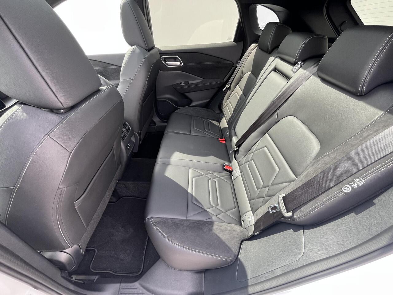 Nissan QASHQAI 1.3 MHEV Xtronic N-Design Automaat / ¤4.000,- Nissan Voorraadvoordeel / NIEUW uit voorraad leverbaar! / Panoramadak / Googlemaps Navigatie / 360° Camera / Stuur- en Stoelverwarming voor / Voorruit Verwarming / Adaptieve Cruise Control / Climate Control / 