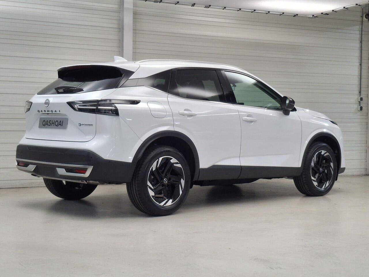 Nissan QASHQAI 1.5 e-Power N-Connecta / ¤1500,- Introductiekorting / Nieuwste Generatie E-Power! / Nieuw uit Voorraad Leverbaar / Panoramadak / Stoel- en Stuurverwarming / Verwarmde Voorruit / Google Maps Navigatie /