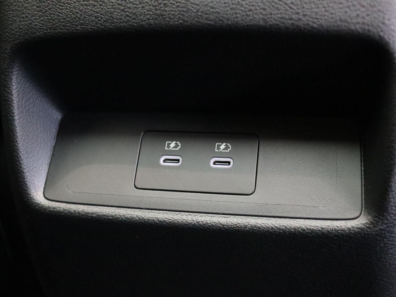 Nissan QASHQAI 158pk MHEV Xtronic N-Connecta | Headup display | 18" Velgen | Stoel, Stuur en Voorruitverwarming | Adaptieve Cruise Control | Elektrische Achterklep |