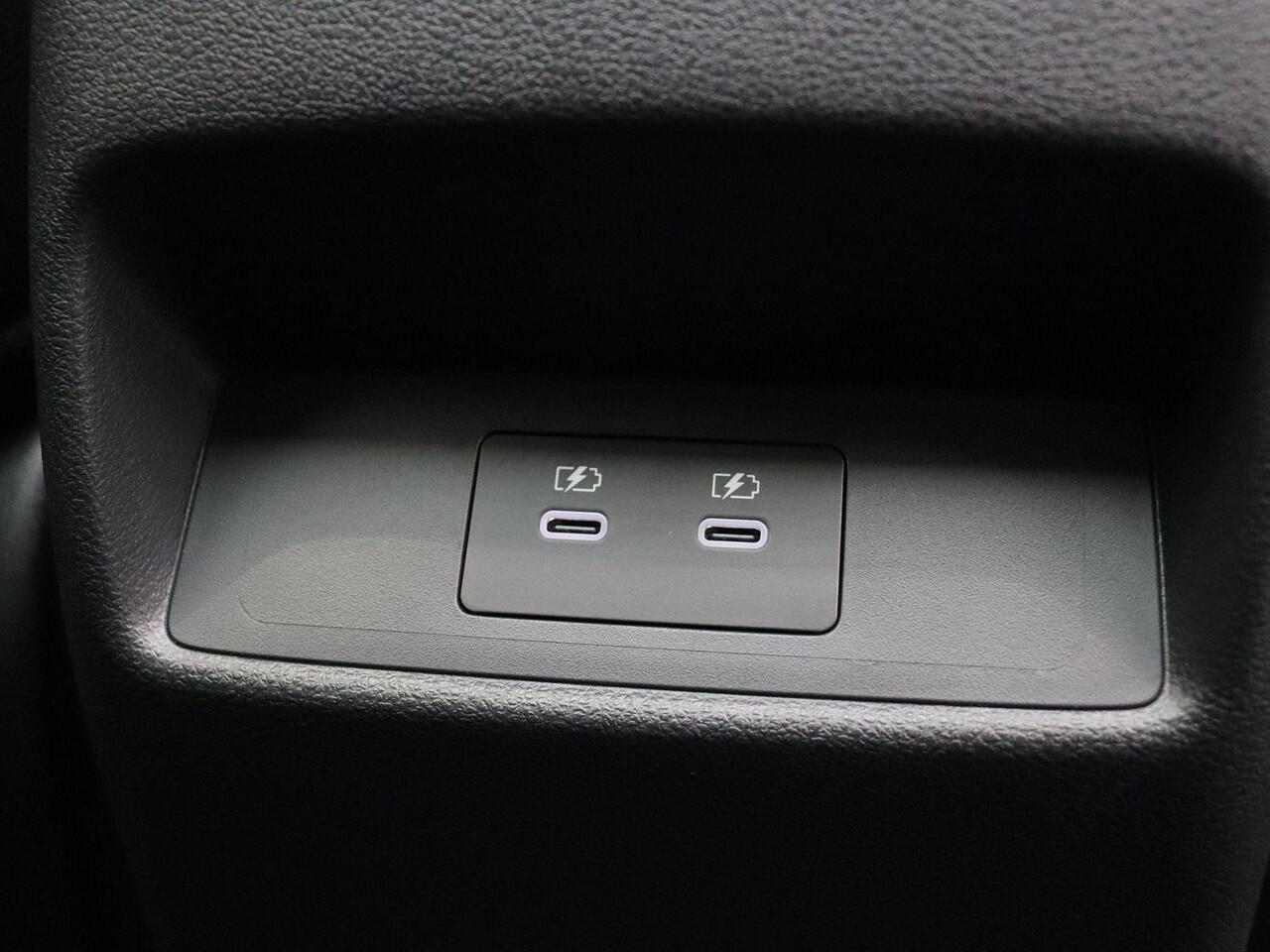 Nissan QASHQAI 158pk MHEV Xtronic N-Connecta | Headup-display | Stoel, stuur en voorruit verwarming | Rondomzicht camera | Elektrische achterklep | Panoramadak |