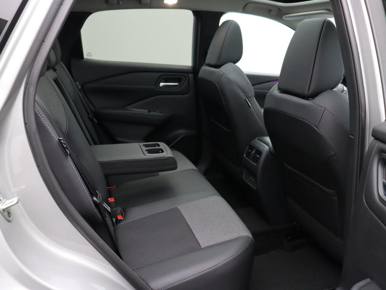 Nissan QASHQAI 158pk MHEV Xtronic N-Connecta | Headup-display | Stoel, stuur en voorruit verwarming | Rondomzicht camera | Elektrische achterklep | Panoramadak |