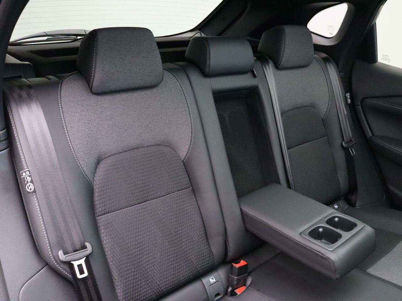 Nissan QASHQAI 158pk MHEV Xtronic N-Connecta | Headup-display | Stoel, stuur en voorruit verwarming | Rondomzicht camera | Elektrische achterklep | Panoramadak |