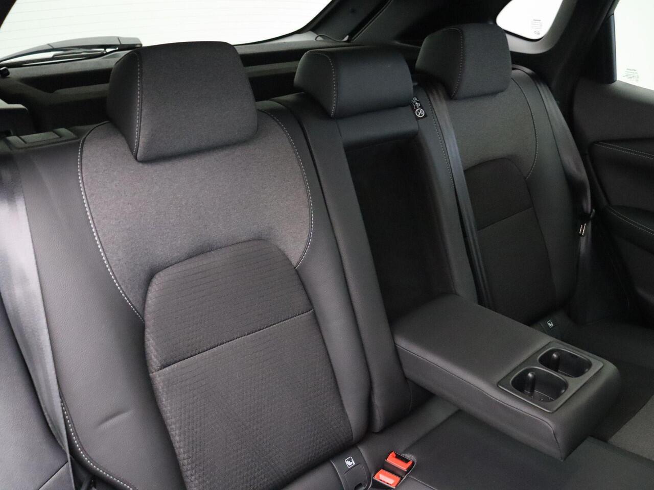 Nissan QASHQAI 158pk MHEV Xtronic N-Connecta | Headup-display | Stoel, stuur en voorruit verwarming | Rondomzicht camera | Elektrische achterklep |