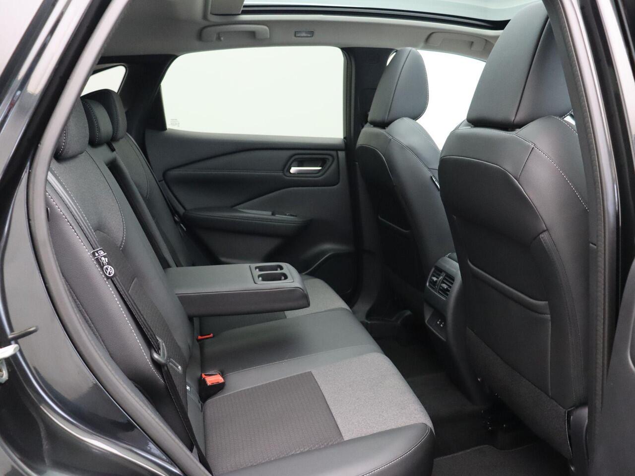 Nissan QASHQAI 158pk MHEV Xtronic N-Connecta | Headup-display | Stoel, stuur en voorruit verwarming | Rondomzicht camera | Elektrische achterklep | Panoramadak |