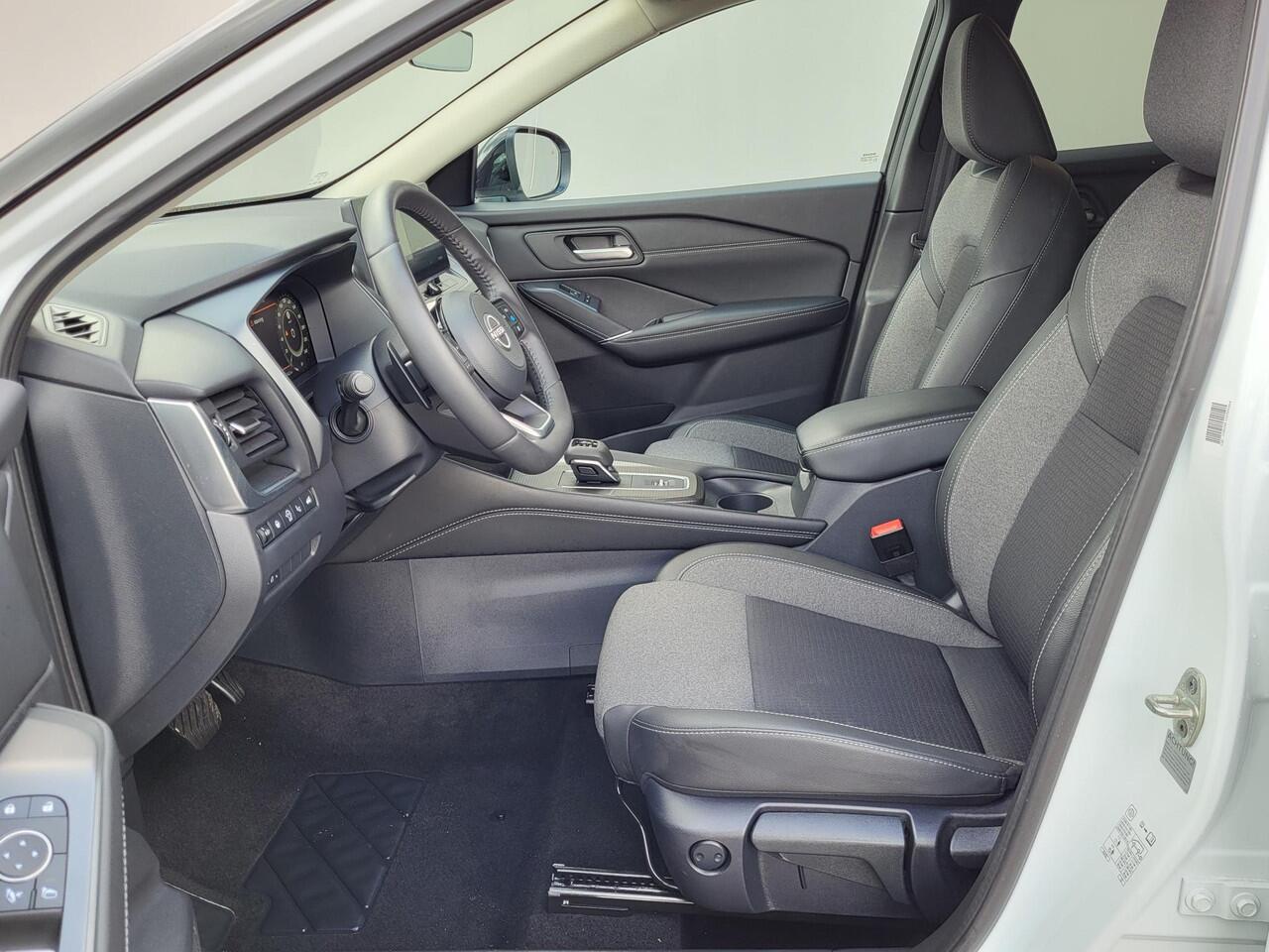 Nissan QASHQAI 1.3 MHEV Xtronic N-Connecta / HUD / Nieuw Model / Facelift / Cold Pack / Allseason banden / Trekgewicht 1800 kg / Stuur-, Stoel en Voorruitverwarming / Elektrische achterklep /Rondomzicht camera / Adaptief CC /