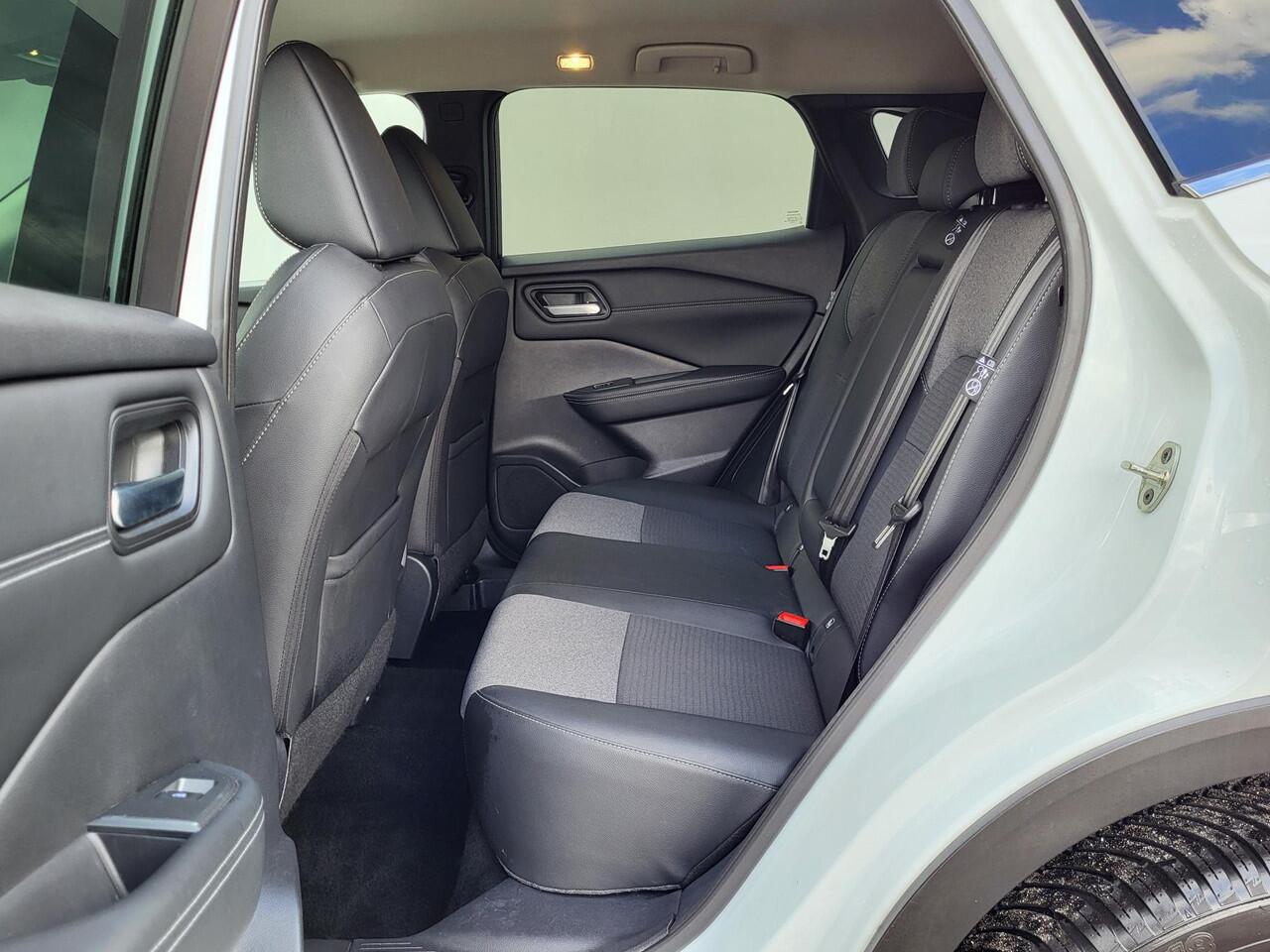 Nissan QASHQAI 1.3 MHEV Xtronic N-Connecta / HUD / Nieuw Model / Facelift / Cold Pack / Allseason banden / Trekgewicht 1800 kg / Stuur-, Stoel en Voorruitverwarming / Elektrische achterklep /Rondomzicht camera / Adaptief CC /