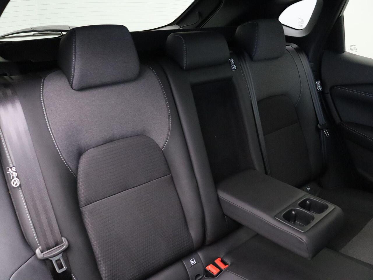 Nissan QASHQAI 158pk MHEV Xtronic N-Connecta | Pilot assist | Headup-display | Elektrische achterklep | Rondomzichtcamera | Cold-pack | Google maps intergratie |