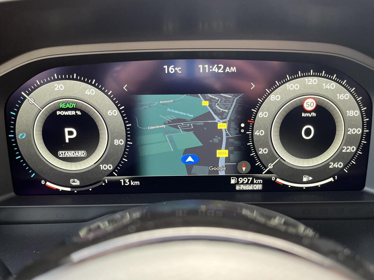 Nissan QASHQAI 1.5 e-Power N-Design / Panoramadak / 360° Camera / Apple Carplay & Android Auto / Navigatie full map / Stuur- en Stoelverwarming / Voorruit Verwarming / Keyless Entry & Start / Adaptieve Cruise Control / Climate Control / Alcantara Bekleding /