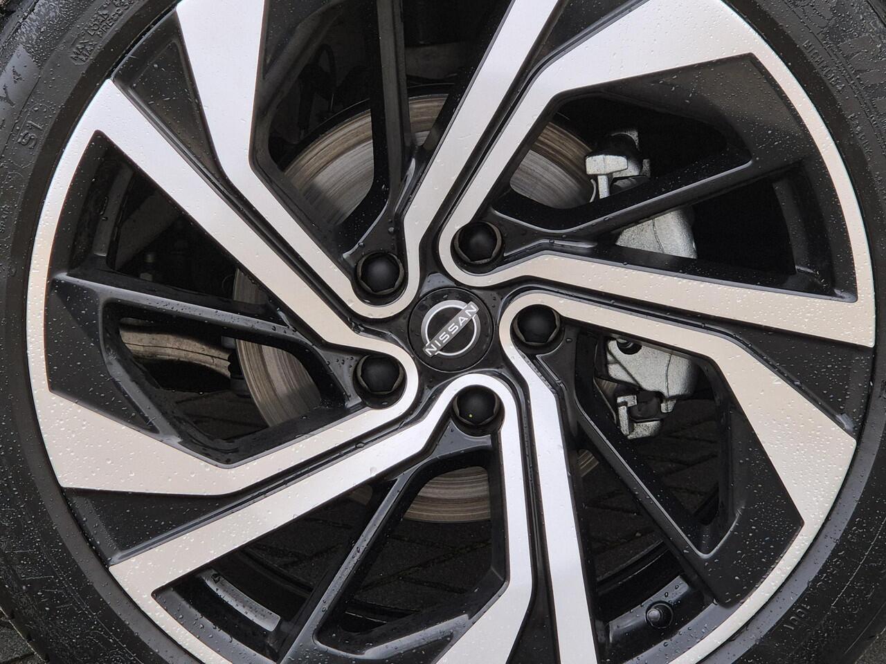 Nissan QASHQAI 1.3 MHEV Xtronic Tekna Plus Automaat / Fabrieksgarantie tot 03-2028 / Facelift / HUD / Panoramadak / Trekgewicht 1800 kg / Stuur-, Stoel en Voorruit verwarming / Rondomzicht camera / Bose Audio Systeem / Adaptief CC / Stoelen met massage functie /