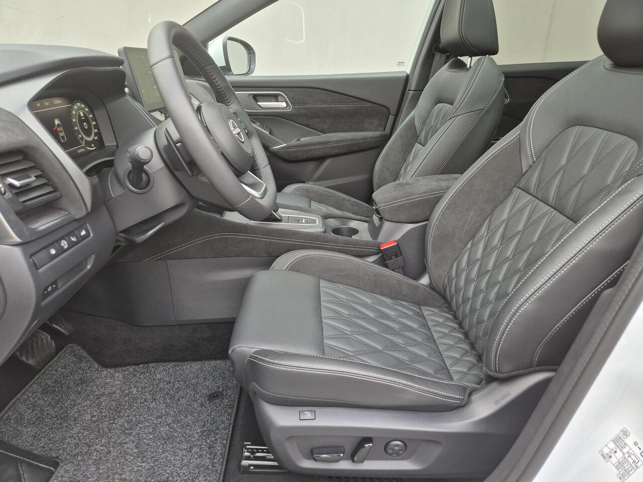 Nissan QASHQAI 1.3 MHEV Xtronic Tekna Plus Automaat / Fabrieksgarantie tot 03-2028 / Facelift / HUD / Panoramadak / Trekgewicht 1800 kg / Stuur-, Stoel en Voorruit verwarming / Rondomzicht camera / Bose Audio Systeem / Adaptief CC / Stoelen met massage functie /