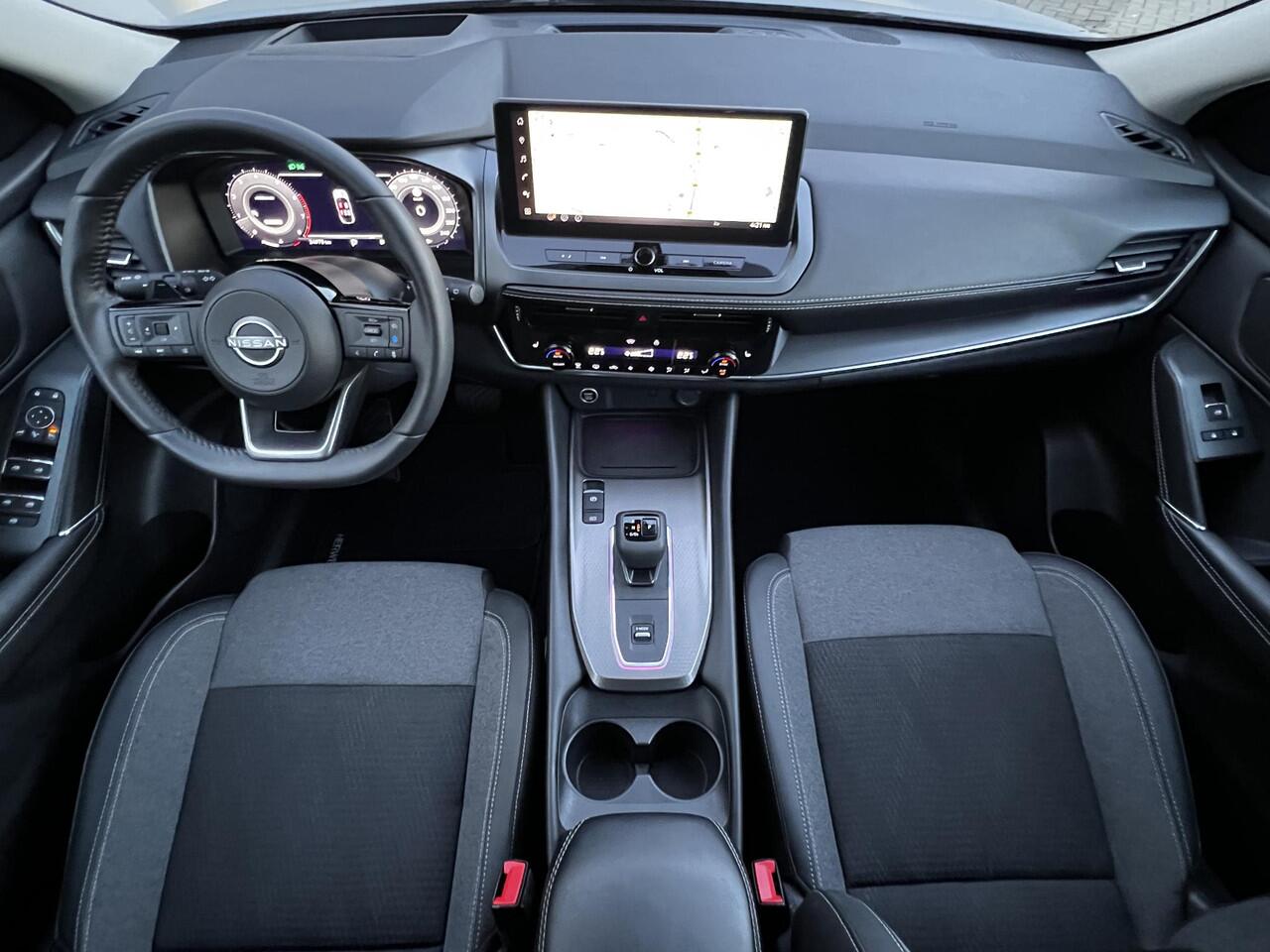 Nissan QASHQAI 1.3 MHEV Xtronic N-Connecta / Fabrieksgarantie tot 03-2028 / Facelift Nieuw Model / Panorama dak / Cold Pack / HUD / Trekgewicht 1800 kg / Stuur-, Stoel en Voorruit verwarming / Elektrische achterklep / Camera 360° / Adaptief CC / Apple Carplay Android A