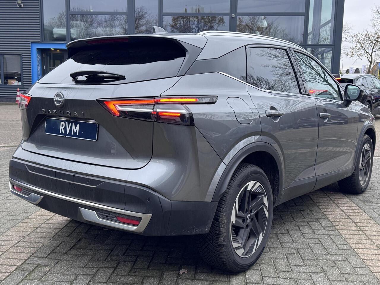 Nissan QASHQAI 1.3 MHEV Xtronic N-Connecta VAN: ¤37.900,- VOOR: ¤34.577,- UW EINDEJAARSVOORDEEL: ¤3.323,- | FABRIEKSGARANTIE| PANO| VOORRUITVERWARMING| STOEL + STUUR VERWARMING| 360 CAMERA| DODE HOEK| HEAD-UP| ELEK. ACHTERKLEP