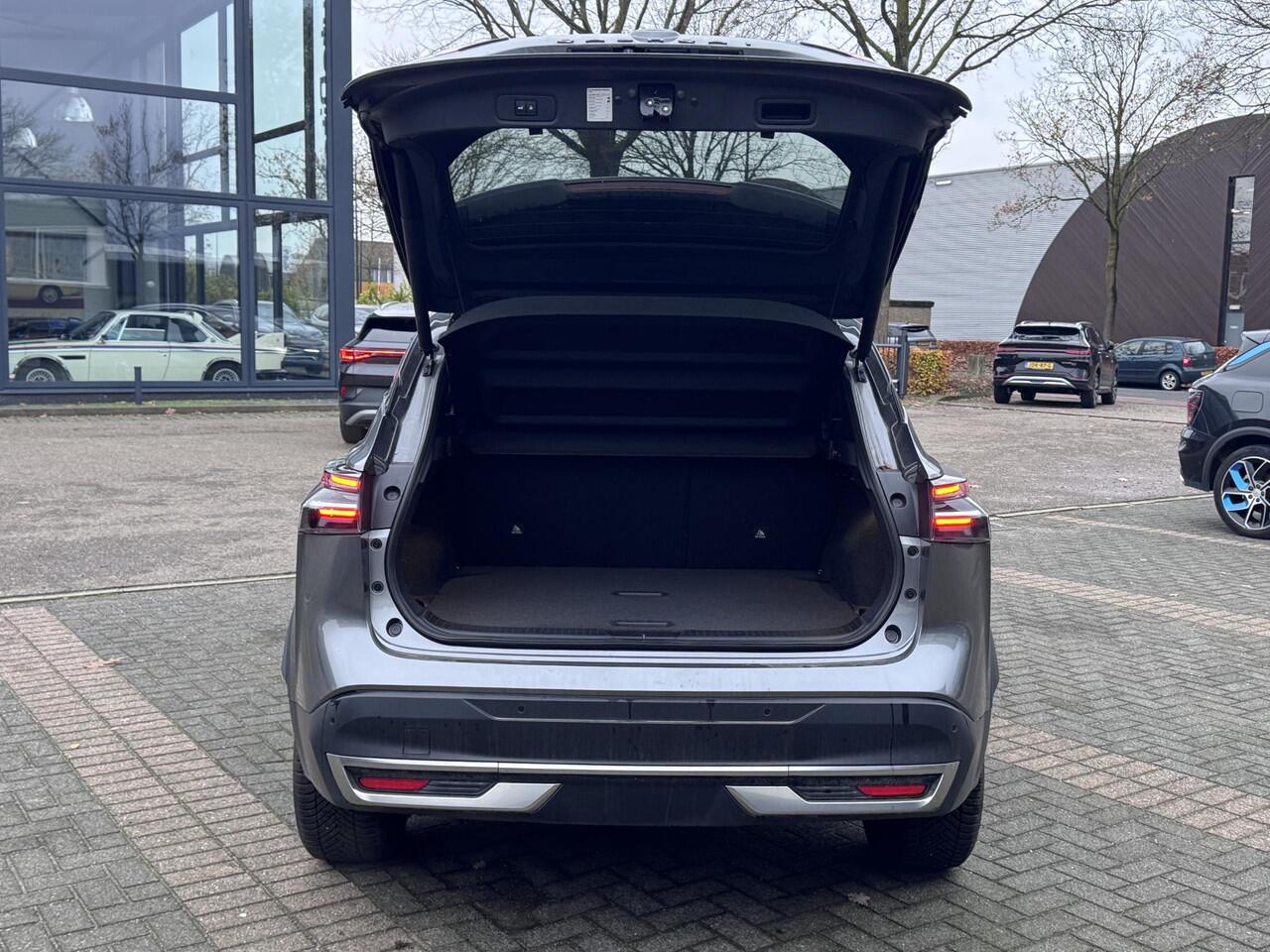 Nissan QASHQAI 1.3 MHEV Xtronic N-Connecta VAN: ¤37.900,- VOOR: ¤34.577,- UW EINDEJAARSVOORDEEL: ¤3.323,- | FABRIEKSGARANTIE| PANO| VOORRUITVERWARMING| STOEL + STUUR VERWARMING| 360 CAMERA| DODE HOEK| HEAD-UP| ELEK. ACHTERKLEP