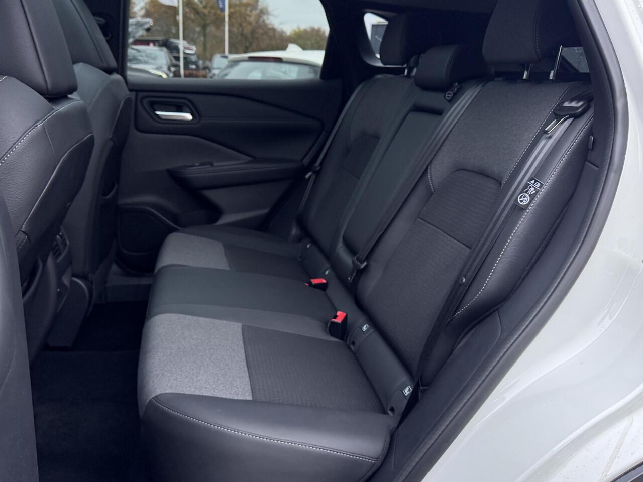 Nissan QASHQAI 1.3 MHEV Xtronic N-Connecta VAN: ¤37.900,- VOOR: ¤34.577,- UW EINDEJAARSVOORDEEL: ¤3.323,- | FABRIEKSGARANTIE| PANO| VOORRUITVERWARMING| STOEL + STUUR VERWARMING| 360 CAMERA| DODE HOEK| HEAD-UP| ELEK. ACHTERKLEP