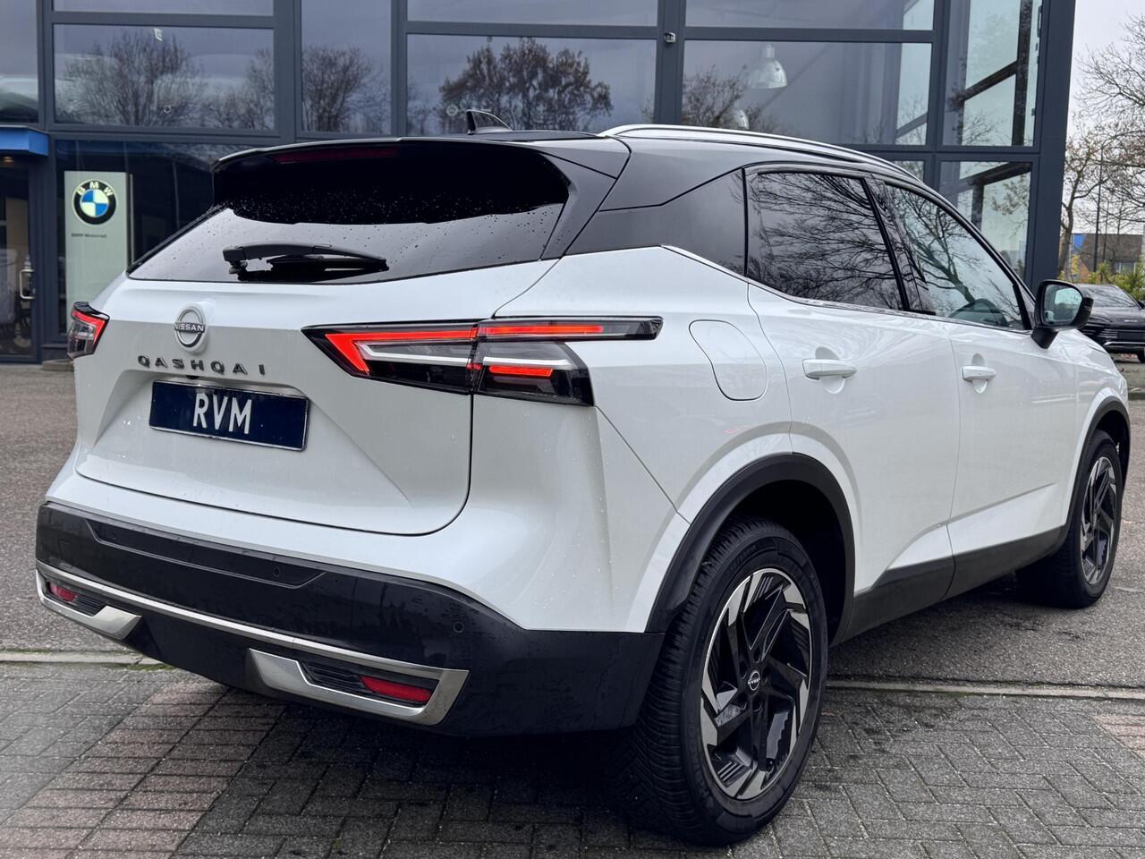 Nissan QASHQAI 1.3 MHEV Xtronic N-Connecta VAN: ¤37.900,- VOOR: ¤34.577,- UW EINDEJAARSVOORDEEL: ¤3.323,- | FABRIEKSGARANTIE| PANO| VOORRUITVERWARMING| STOEL + STUUR VERWARMING| 360 CAMERA| DODE HOEK| HEAD-UP| ELEK. ACHTERKLEP