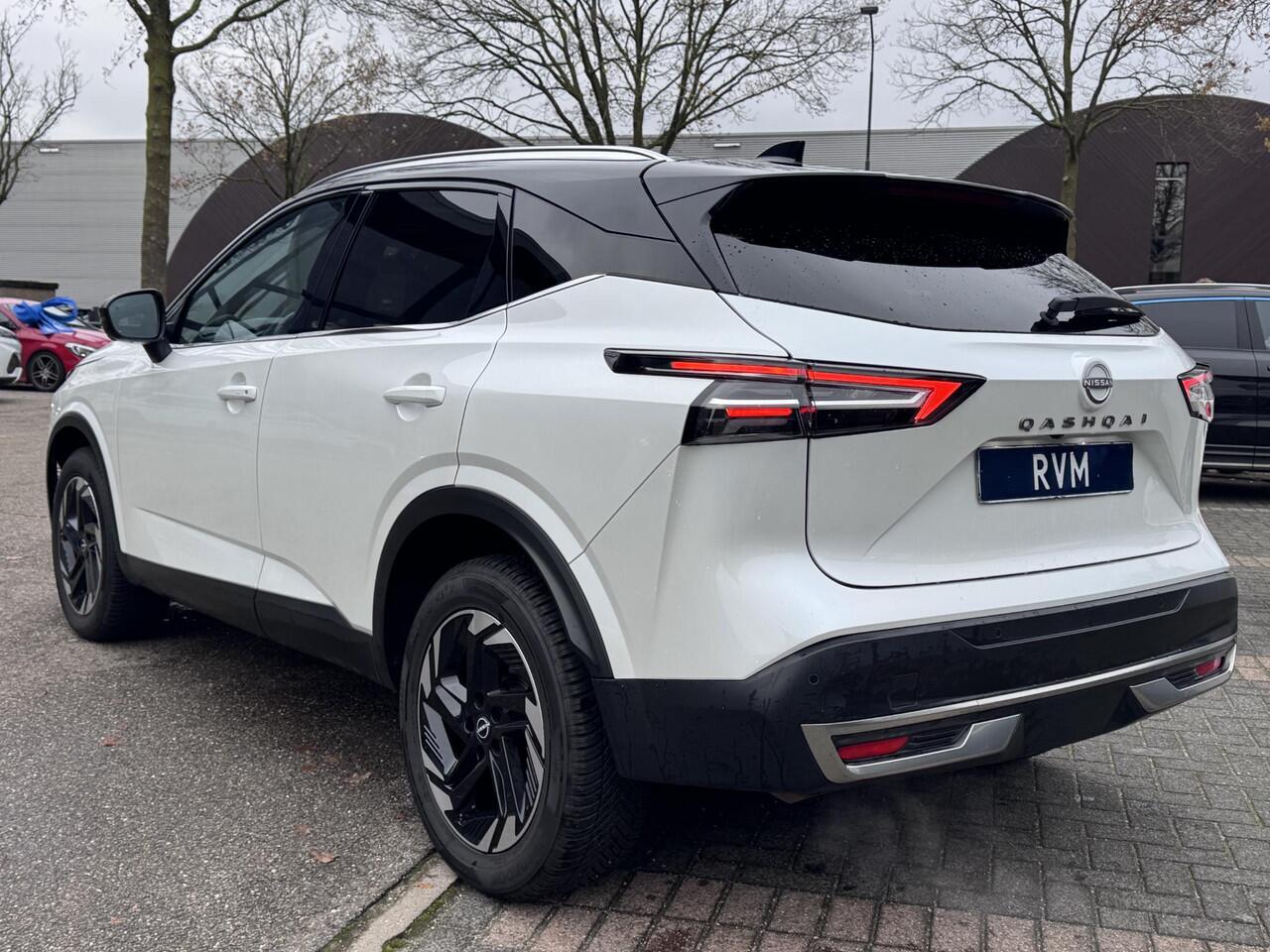 Nissan QASHQAI 1.3 MHEV Xtronic N-Connecta VAN: ¤37.900,- VOOR: ¤34.577,- UW EINDEJAARSVOORDEEL: ¤3.323,- | FABRIEKSGARANTIE| PANO| VOORRUITVERWARMING| STOEL + STUUR VERWARMING| 360 CAMERA| DODE HOEK| HEAD-UP| ELEK. ACHTERKLEP