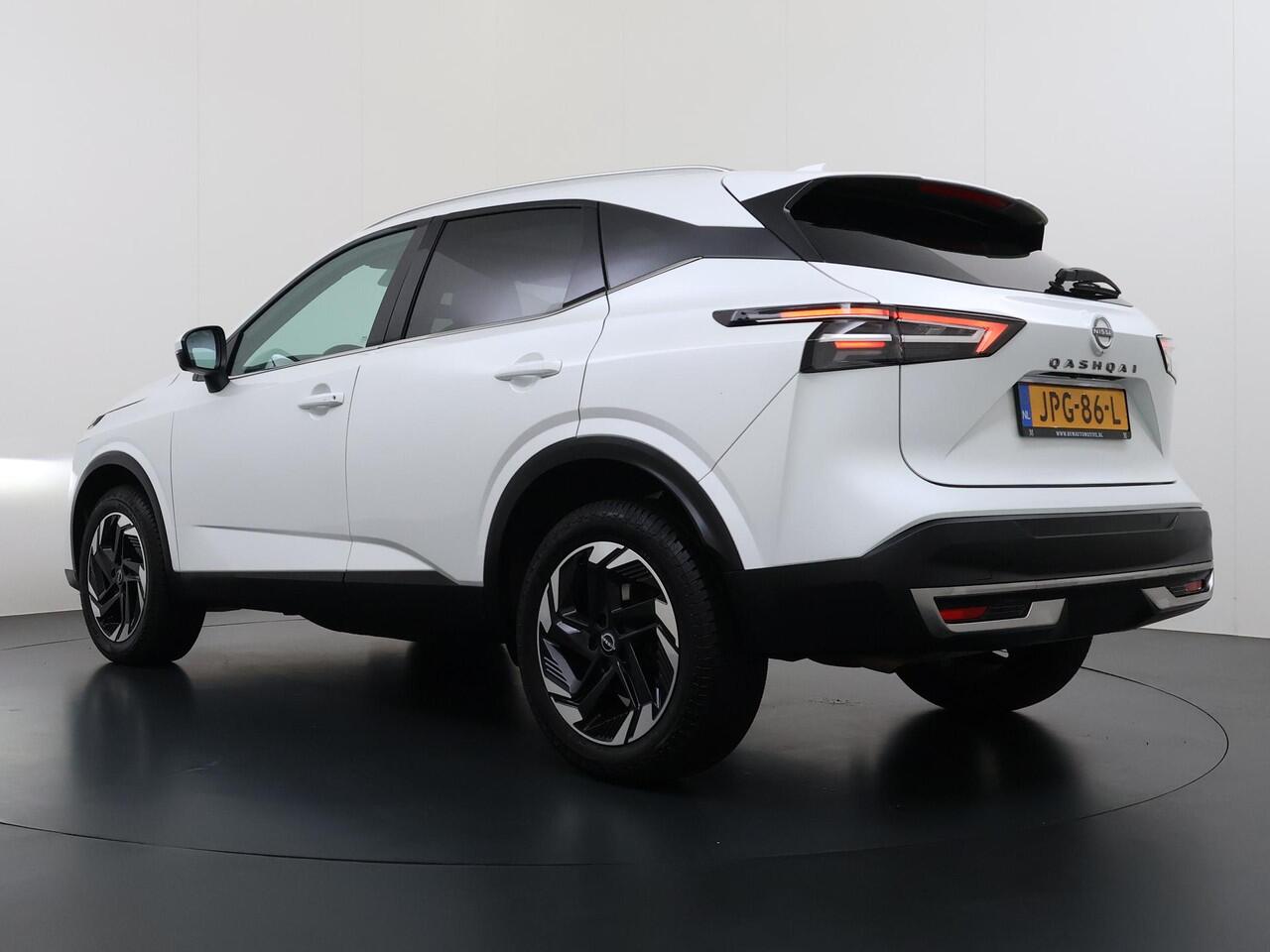 Nissan QASHQAI 1.3 MHEV Xtronic N-Connecta VAN: ¤37.900,- VOOR: ¤34.577 UW EINDEJAARSVOORDEEL: ¤3.323,- | FABRIEKSGARANTIE| PANO| VOORRUITVERWARMING| STOEL + STUUR VERWARMING| 360 CAMERA| DODE HOEK| HEAD-UP| ELEK. ACHTERKLEP
