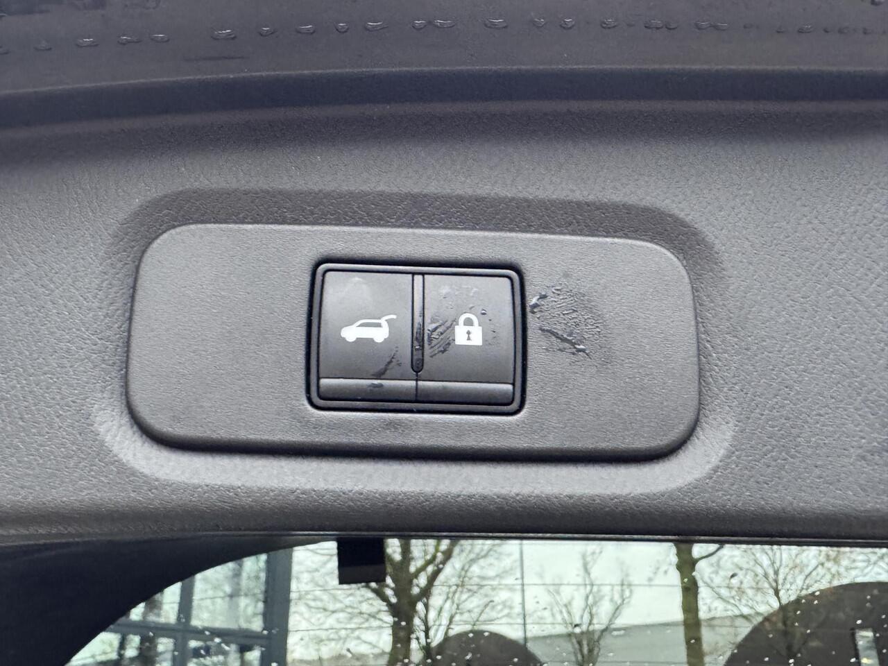 Nissan QASHQAI 1.3 MHEV Xtronic N-Connecta VAN: ¤37.900,- VOOR: ¤34.577,- UW EINDEJAARSVOORDEEL: ¤3.323,- | FABRIEKSGARANTIE| PANO| VOORRUITVERWARMING| STOEL + STUUR VERWARMING| 360 CAMERA| DODE HOEK| HEAD-UP| ELEK. ACHTERKLEP