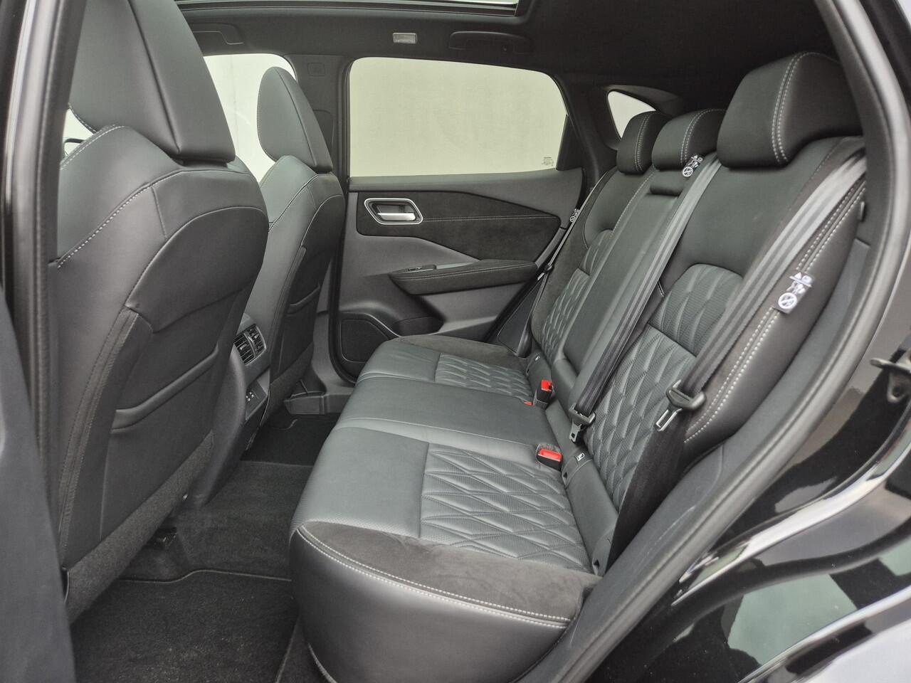 Nissan QASHQAI 1.3 MHEV Xtronic Tekna Plus Automaat / Fabrieksgarantie tot 03-2028 / Facelift / Cold Pack / HUD / Trekgewicht 1800 Kg / Panoramadak / Elektrische achterklep / Bose Audio Systeem /