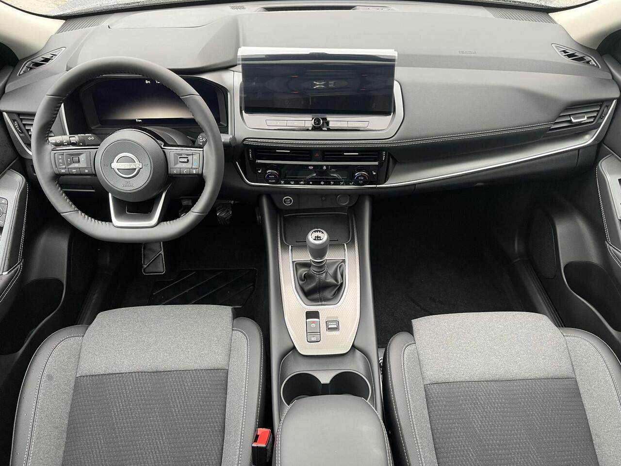 Nissan QASHQAI 1.3 MHEV N-Connecta / ¤4500,- EINDEJAARSVOORDEEL / NIEUW Uit Voorraad Leverbaar! / Panoramadak / Google Maps Navigatie / Stuur- & Stoelverwarming / 360° Camera / Stuur- en Stoelverwarming voor / Voorruit Verwarming / Adaptieve Cruise Control / Climate Con