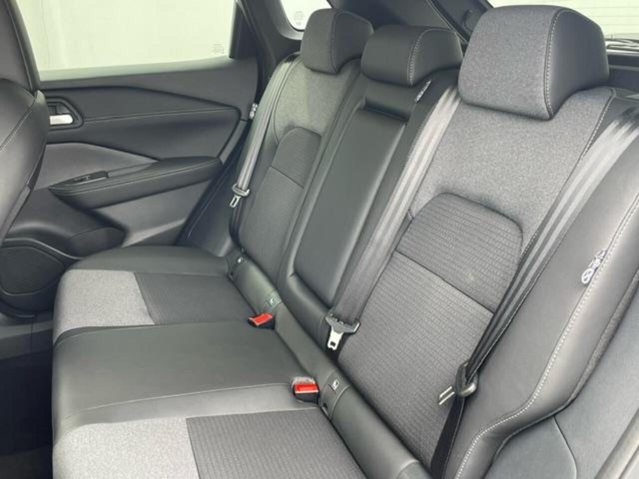 Nissan QASHQAI 1.3 MHEV N-Connecta / ¤4500,- EINDEJAARSVOORDEEL / NIEUW Uit Voorraad Leverbaar! / Panoramadak / Google Maps Navigatie / Stuur- & Stoelverwarming / 360° Camera / Stuur- en Stoelverwarming voor / Voorruit Verwarming / Adaptieve Cruise Control / Climate Con