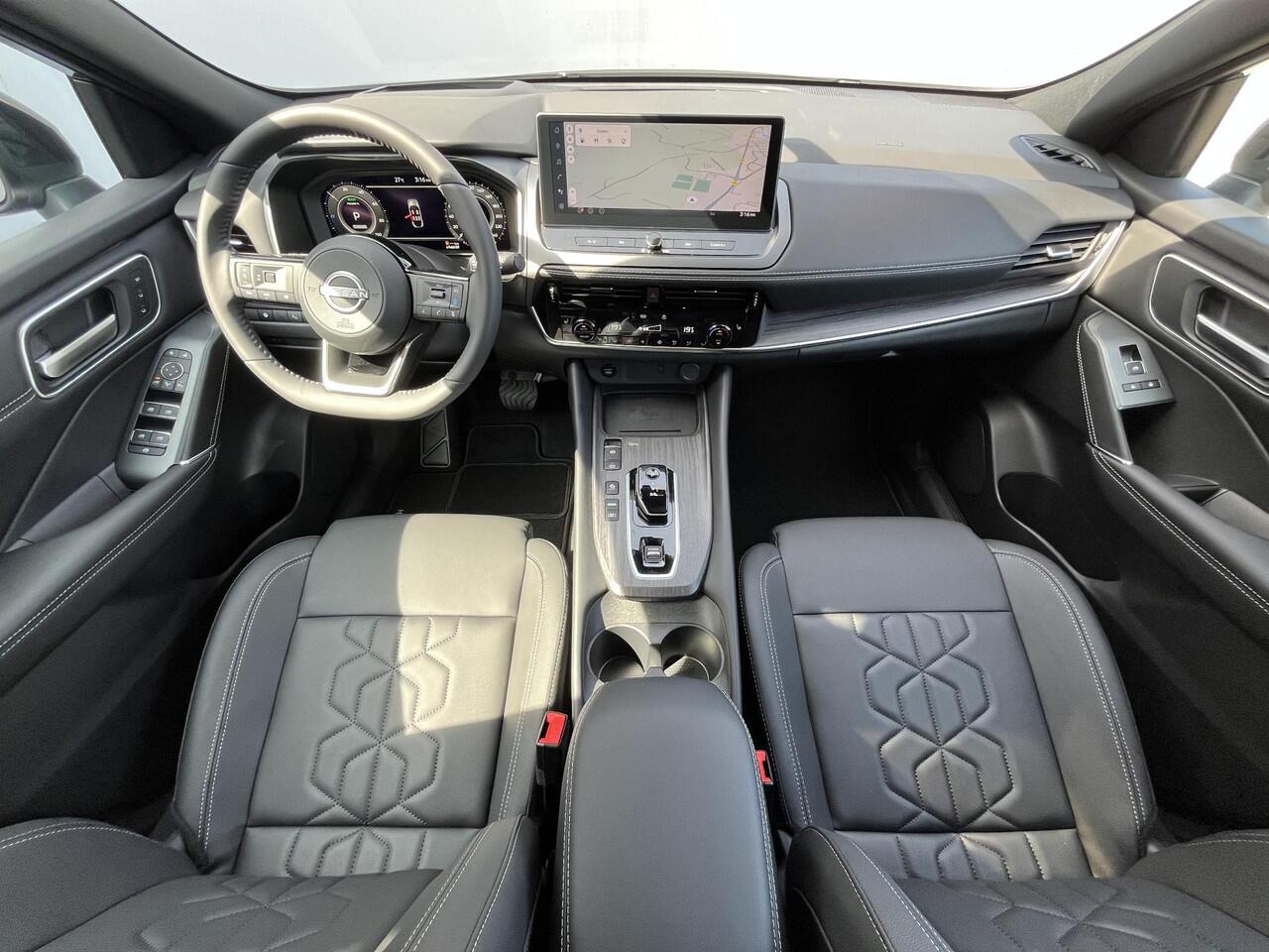 Nissan QASHQAI 1.5 e-Power Tekna Automaat / ¤4000,- EINDEJAARSVOORDEEL / NIEUW uit voorraad leverbaar! / Panoramadak / Googlemaps Navigatie / HUD / 360° Camera / Elektrische Achterklep / Stuur- en Stoelverwarming voor / Voorruit Verwarming / Elektrische Verstelbare Bes