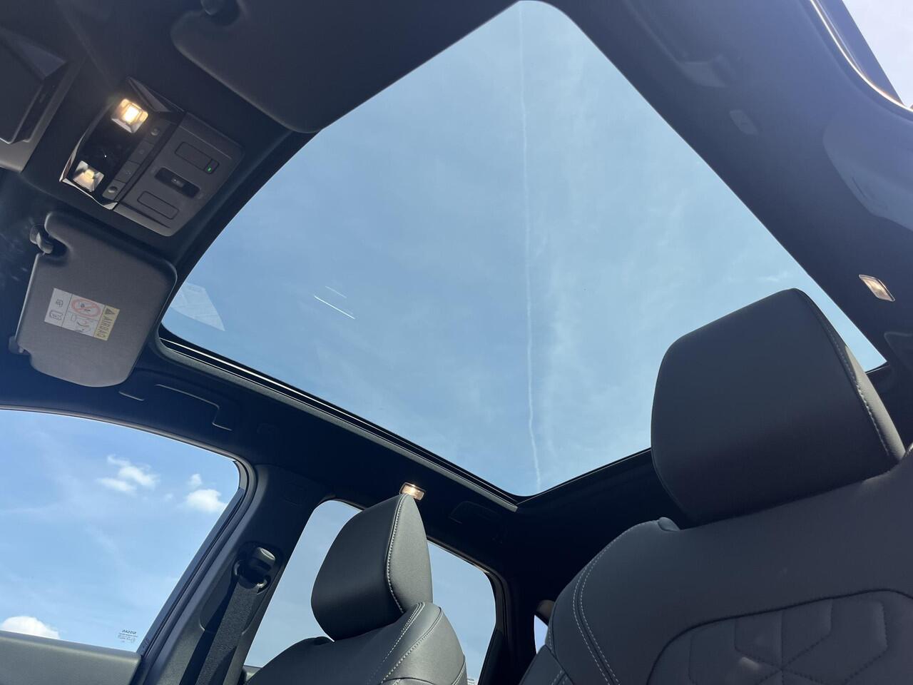 Nissan QASHQAI 1.5 e-Power Tekna Automaat / ¤4000,- EINDEJAARSVOORDEEL / NIEUW uit voorraad leverbaar! / Panoramadak / Googlemaps Navigatie / HUD / 360° Camera / Elektrische Achterklep / Stuur- en Stoelverwarming voor / Voorruit Verwarming / Elektrische Verstelbare Bes