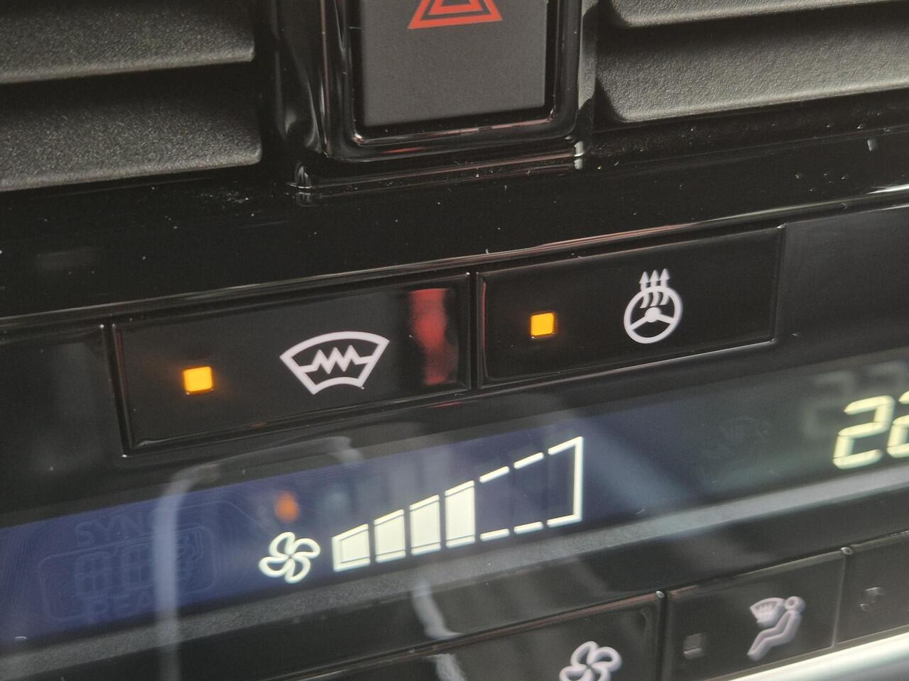 Nissan QASHQAI 1.3 MHEV Tekna / Fabrieksgarantie tot 04-2028 / Head-UP Display / Elektrisch Verstelbare Bestuurdersstoel met Geheugen / Adaptief Cruise Control / Stuur-, Stoel en Voorruit Verwarming / Elektrische Achterklep / 360 Graden Camera / Apple Carplay & Android 