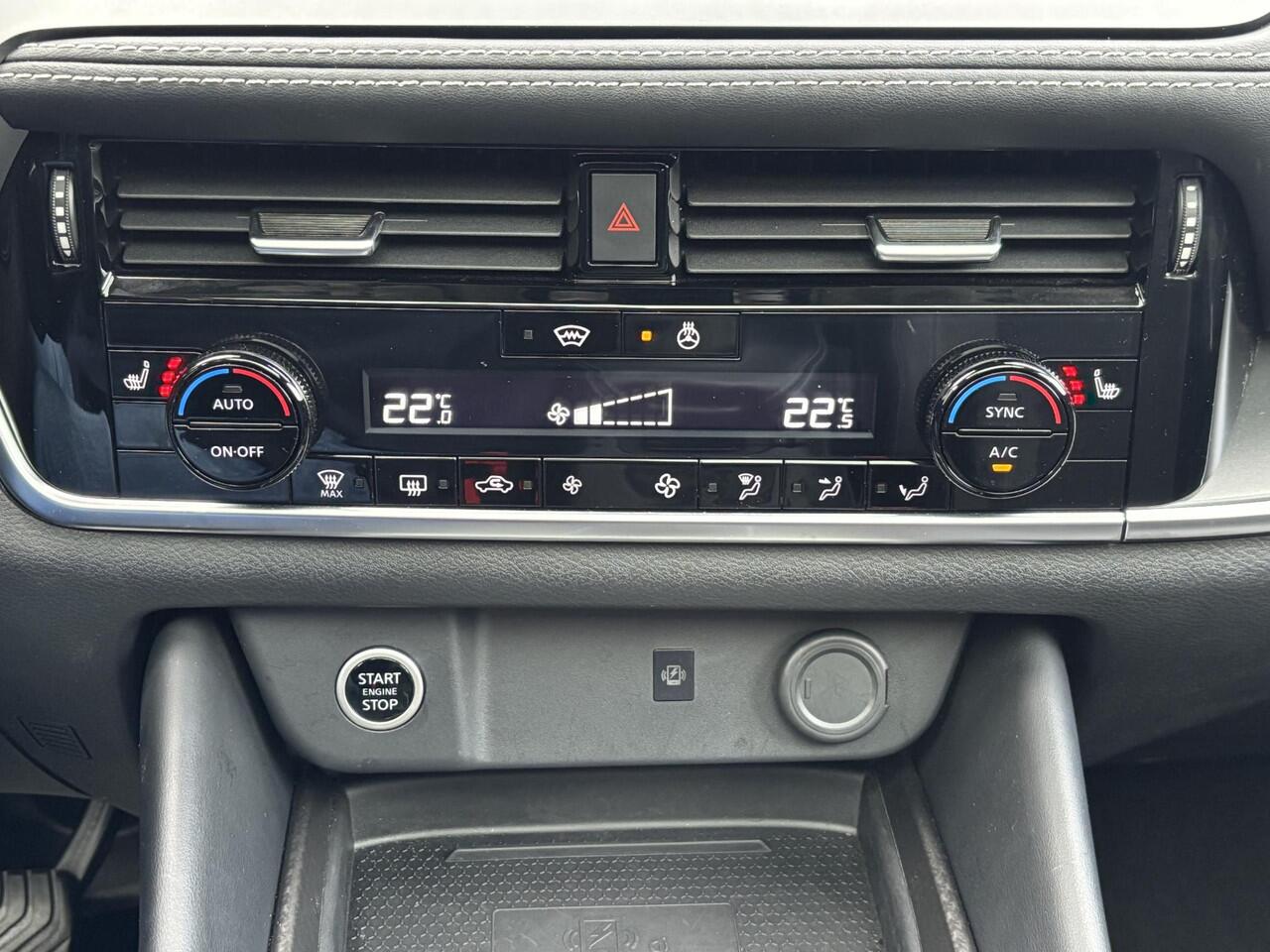 Nissan QASHQAI 1.3 MHEV Xtronic N-Connecta / Fabrieksgarantie tot 03-2028 < 100.000 km / Panoramadak / Head-up display / Elek. Klep / Cold Pack / Easy Pack / Facelift / Trekgewicht 1800 kg / Elektrische achterklep / Stuur-, Stoel en Voorruit verwarming / Rondomzicht cam