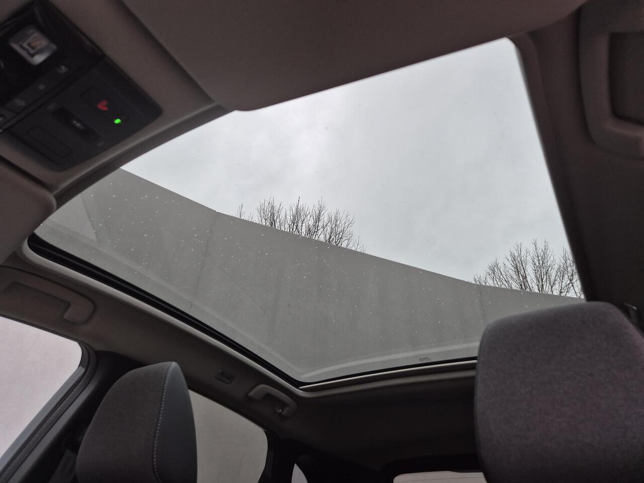 Nissan QASHQAI 1.3 MHEV Xtronic N-Connecta Automaat / Fabrieksgarantie tot 02-2028 / Panorama Dak / Facelift / Cold pack / Pack Easy / Allseason banden / HUD / Elektrische achterklep / Trekgewicht 1800 kg / Rondomzicht camera /