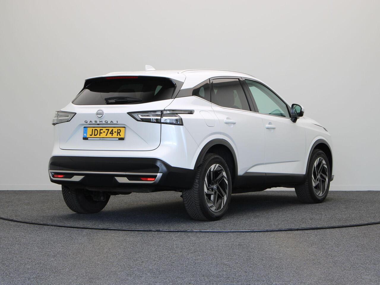 Nissan QASHQAI 158pk MHEV Xtronic N-Connecta | Trekhaak | Headup display | 18" Velgen | Stoel, Stuur en Voorruitverwarming | Adaptieve Cruise Control | Elektrische Achterklep |