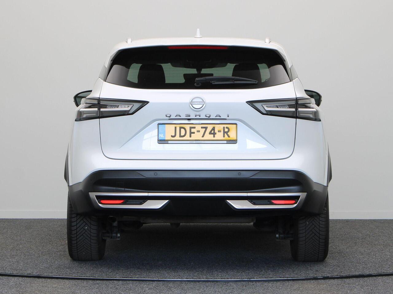 Nissan QASHQAI 158pk MHEV Xtronic N-Connecta | Trekhaak | Headup display | 18" Velgen | Stoel, Stuur en Voorruitverwarming | Adaptieve Cruise Control | Elektrische Achterklep |