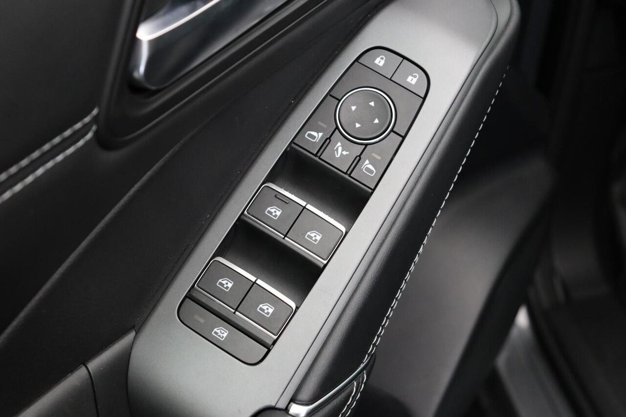 Nissan QASHQAI 158pk MHEV Xtronic N-Connecta | Headup display | 18" Velgen | Stoel, Stuur en Voorruitverwarming | Adaptieve Cruise Control | Elektrische Achterklep |