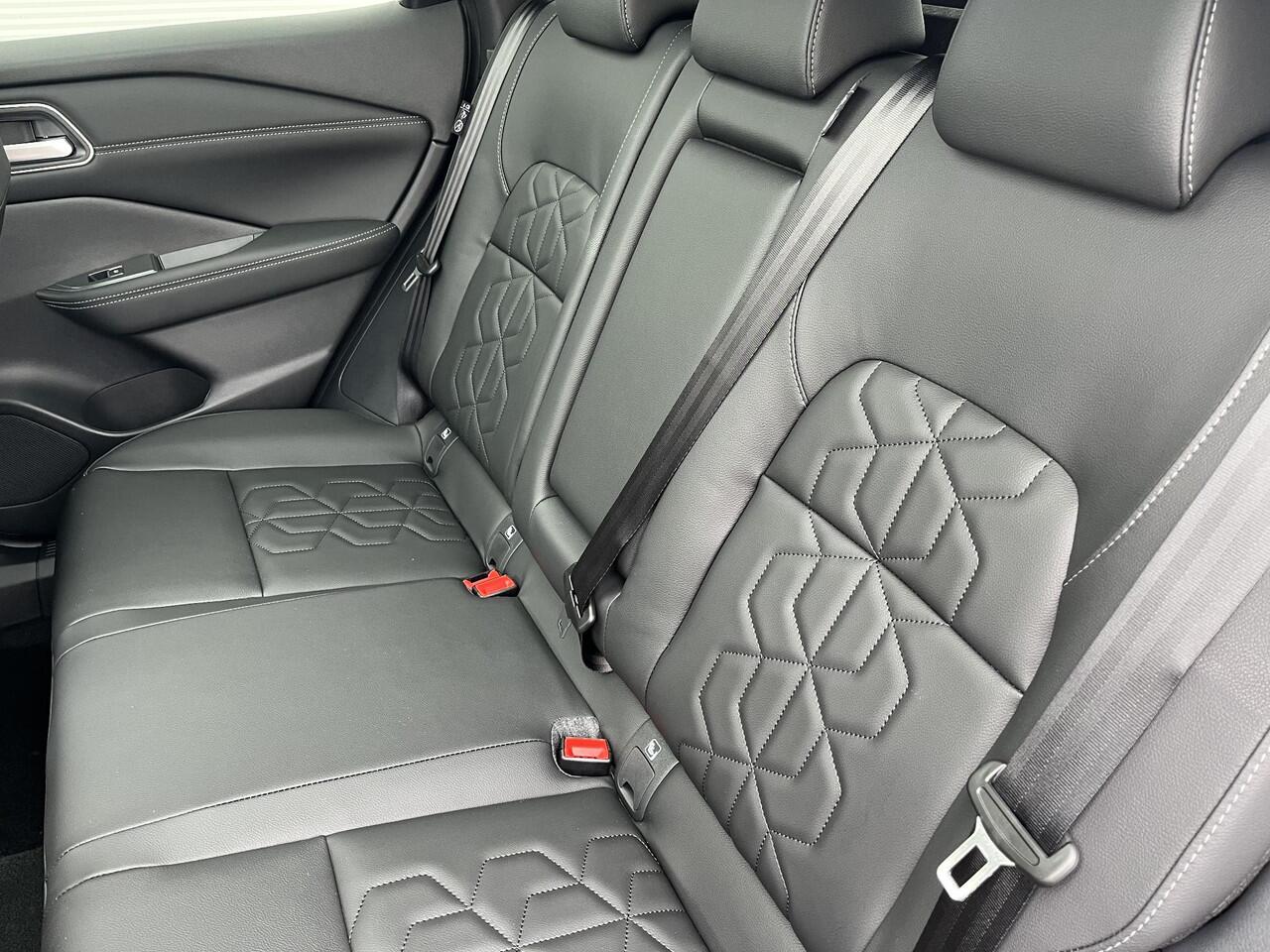 Nissan QASHQAI 1.3 MHEV Xtronic Business Premium / Bose / Stuur - stoel - voorruitverwarming / Panoramadak / Elektrische achterklep / Adaptieve Cruise / Head Up