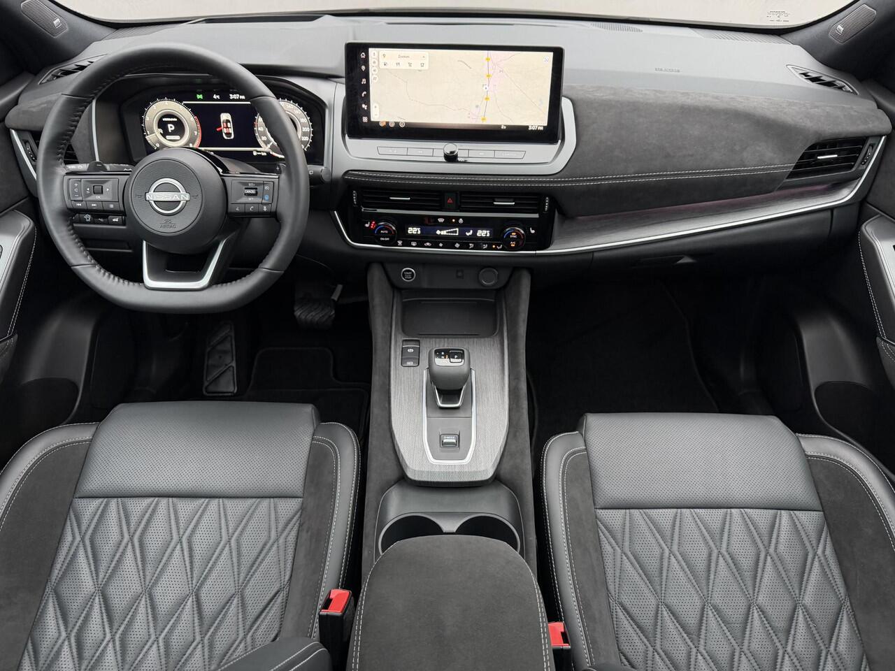 Nissan QASHQAI 1.3 MHEV Xtronic Tekna Plus / Fabrieksgarantie tot 03-2028 / Panoramadak / HUD / Trekgewicht 1800 kg / Elektrische achterklep / Stoel met massage functie / Rondomzicht camera / Stuur-, Stoel en Voorruit verwarming / Bose Audio Systeem / 360 Camera /