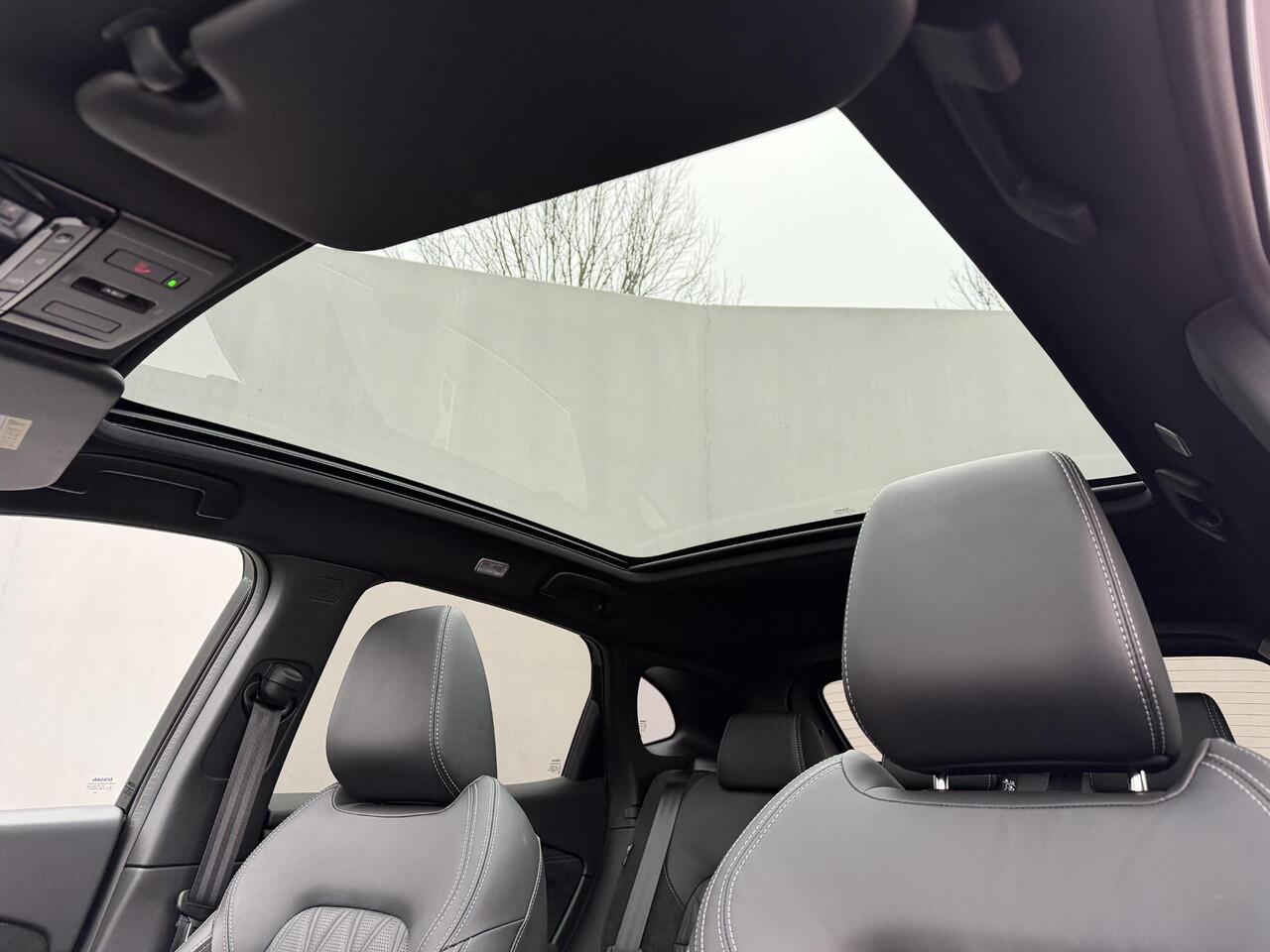 Nissan QASHQAI 1.3 MHEV Xtronic Tekna Plus / Fabrieksgarantie tot 03-2028 / Panoramadak / HUD / Trekgewicht 1800 kg / Elektrische achterklep / Stoel met massage functie / Rondomzicht camera / Stuur-, Stoel en Voorruit verwarming / Bose Audio Systeem / 360 Camera /