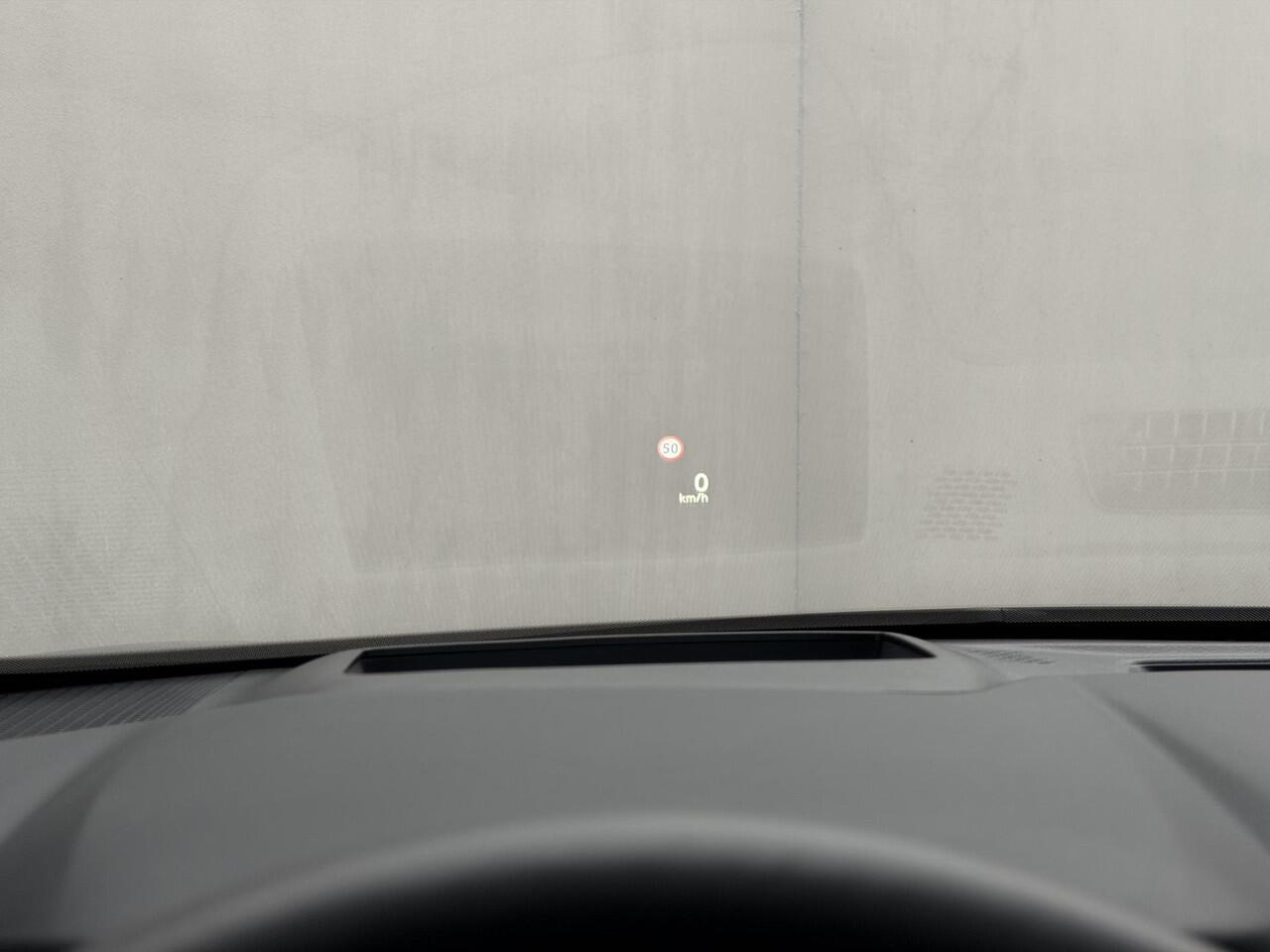 Nissan QASHQAI 1.3 MHEV Xtronic Tekna Plus / Fabrieksgarantie tot 03-2028 / Panoramadak / HUD / Trekgewicht 1800 kg / Elektrische achterklep / Stoel met massage functie / Rondomzicht camera / Stuur-, Stoel en Voorruit verwarming / Bose Audio Systeem / 360 Camera /