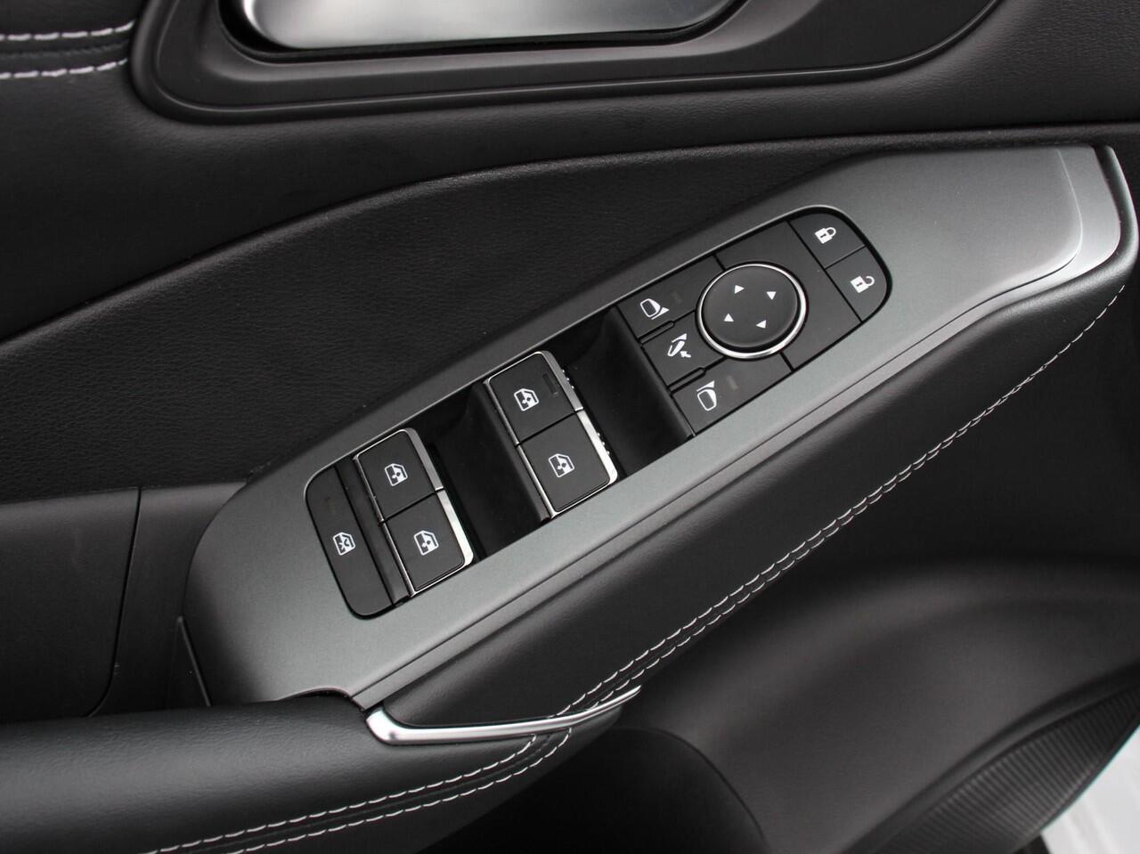 Nissan QASHQAI 1.3 MHEV Automaat N-Connecta Navigatie Climate Control Sfeerverlichting Camera 360 Led Dab Verwarmde voorstoelen Adaptive Cruise Control Digitale Cockpit Lichtmetalen Velgen