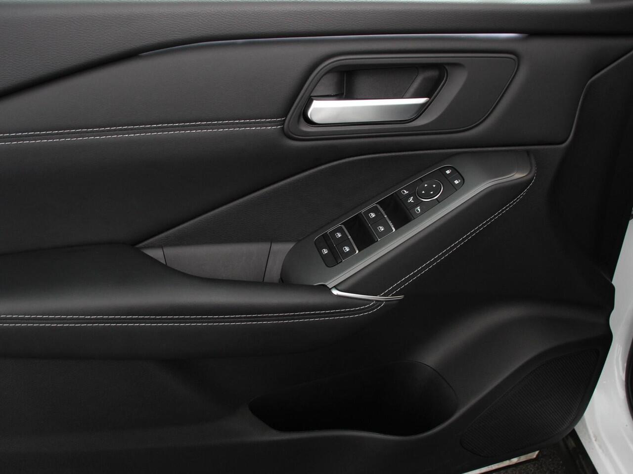 Nissan QASHQAI 1.3 MHEV Automaat N-Connecta Navigatie Climate Control Sfeerverlichting Camera 360 Led Dab Verwarmde voorstoelen Adaptive Cruise Control Digitale Cockpit Lichtmetalen Velgen