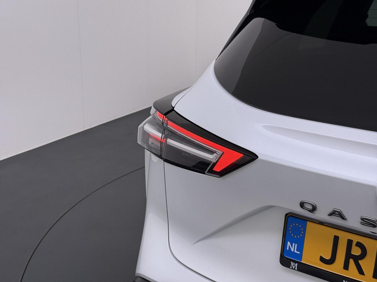 Nissan QASHQAI 1.3 MHEV Xtronic N-Connecta VAN ¤ 35.900,- VOOR ¤ 31.877,- UW LENTEVOORDEEL ¤ 4.023,-! | 1.3 MHEV Xtronic N-Connecta | FABRIEKSGARANTIE| PANO| VOORRUITVERWARMING| STOEL + STUUR VERWARMING| 360 CAMERA| DODE HOEK| HEAD-UP| ELEK. ACHTERKLEP