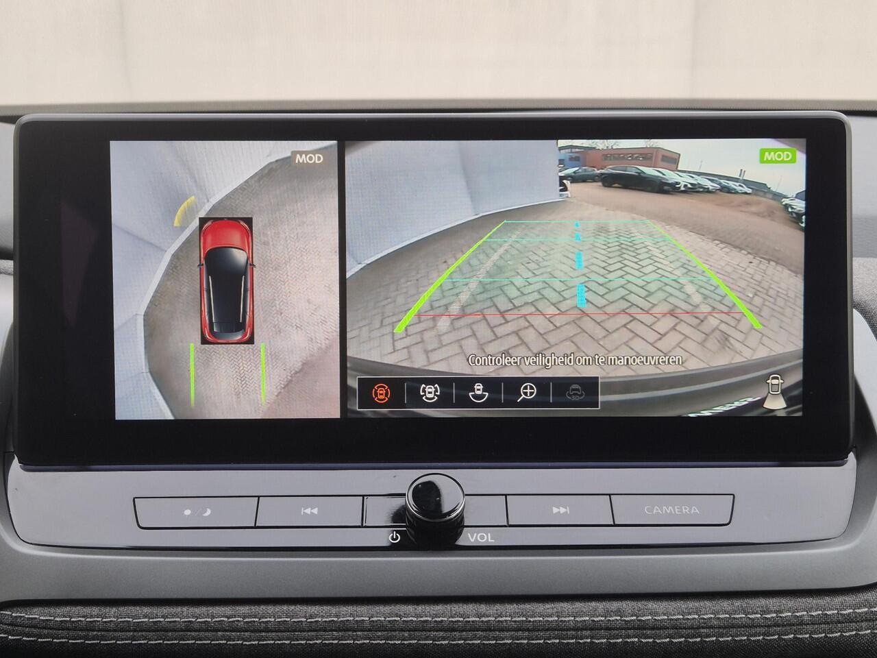 Nissan QASHQAI 1.3 MHEV Acenta Handgeschakeld / Fabrieksgarantie tot 02-2028 / Connect Pack / Cold Pack / Trekgewicht 1400 kg / Rondomzicht camera / Adaptief cruise control / Stuur-, Stoel en Voorruit verwarming / Climate control /