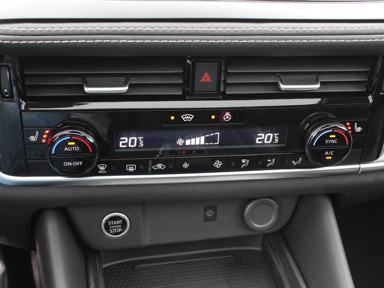 Nissan QASHQAI 1.3 MHEV Xtronic N-Connecta / Panoramadak / Stoel- & Stuurverwarming / Navigatie + Apple Carplay/Android Auto / Cruise Control Adaptief / Climate Control /