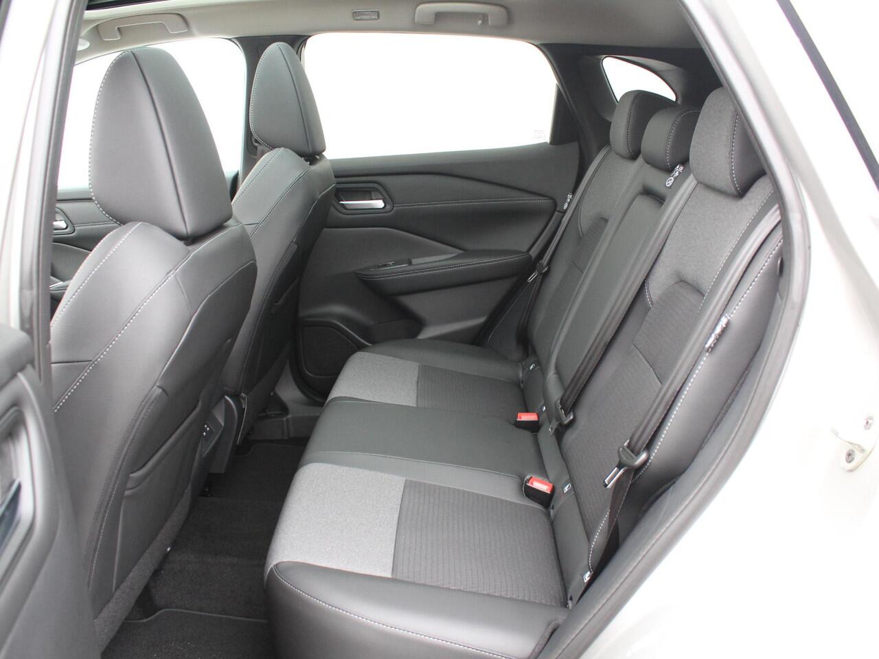 Nissan QASHQAI 1.3 MHEV Xtronic N-Connecta / Panoramadak / Stoel- & Stuurverwarming / Navigatie + Apple Carplay/Android Auto / Cruise Control Adaptief / Climate Control /