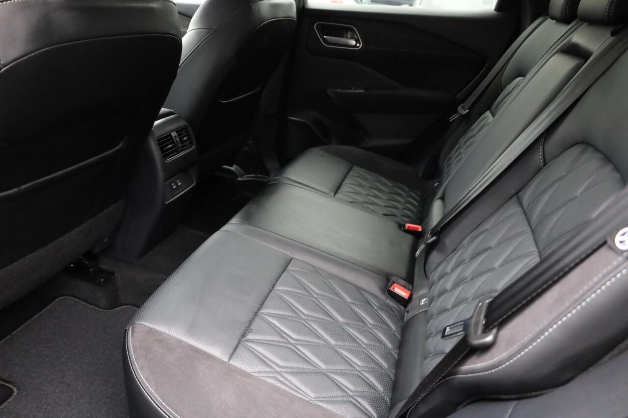 Nissan QASHQAI 1.3 MHEV Xtronic Tekna Plus HUD PANO BOSE LEER+ALCANTARA MEMORY ACC PRO-PILOT MASSAGE CARPLAY 360-CAMERA RUIT/STUUR/STOELVERWARMING DAB 20"LMV 2xKEYLESS ELEK.KLEP DODEHOEK/VERKEERSBORDDETECTIE ENZ.