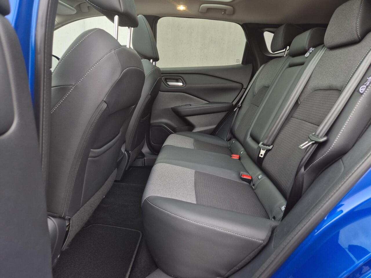 Nissan QASHQAI 1.3 MHEV Xtronic N-Connecta Automaat / Fabrieksgarantie tot 03-2028<100.000 / All season banden / 1.800 kg trekgewicht / Panoramadak / Elektrische klep / Head Up Display / Camera 360° / Cold pack & Pack Easy / Stuur-, stoel- en voorruitverwarming / Appl