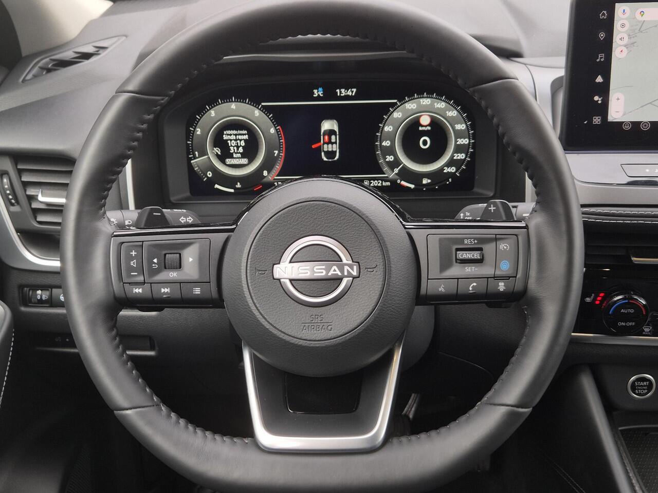 Nissan QASHQAI 1.3 MHEV Xtronic N-Connecta Automaat / Fabrieksgarantie tot 03-2028<100.000 / All season banden / 1.800 kg trekgewicht / Panoramadak / Elektrische klep / Head Up Display / Camera 360° / Cold pack & Pack Easy / Stuur-, stoel- en voorruitverwarming / Appl