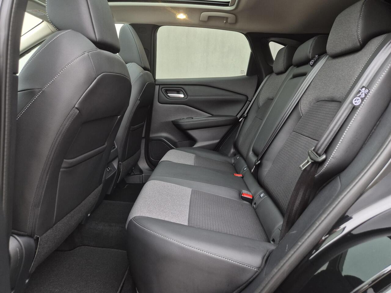 Nissan QASHQAI 1.3 MHEV Xtronic N-Connecta Automaat / Fabrieksgarantie tot 03-2028<100.000 km / Facelift / 1.800 kg trekgewicht / Panoramadak / All season banden / Elektrische klep / Head Up Display / Camera 360° / Cold pack & Pack Easy / Stuur-, stoel- en voorruitverw