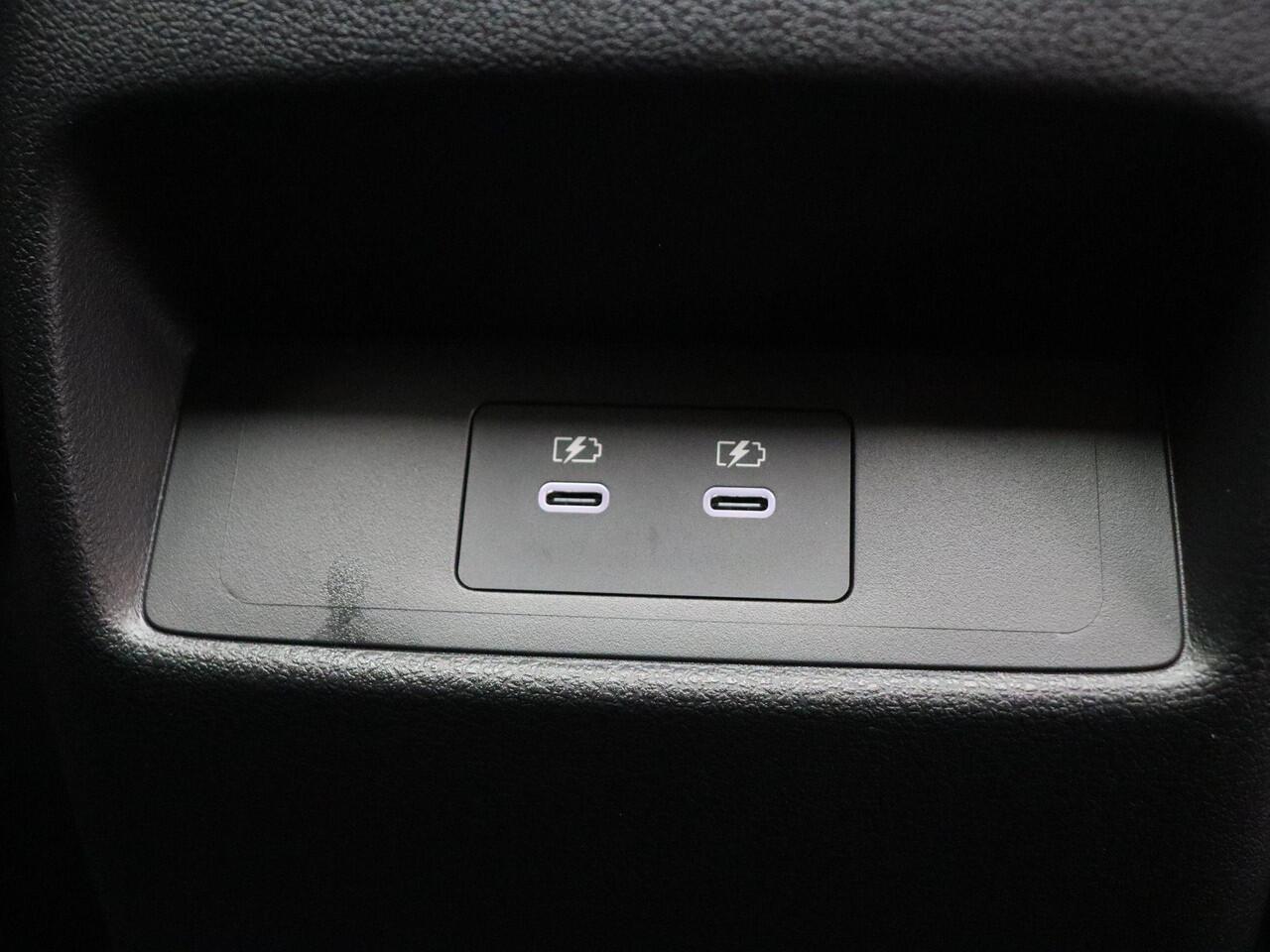 Nissan QASHQAI 158pk MHEV Xtronic Tekna Plus | Panorma dak | Lederen bekleding | BOSE audio | Rondomzicht camera | Sfeerverlichting | Pilot Assist | 1800KG trekgewicht! |